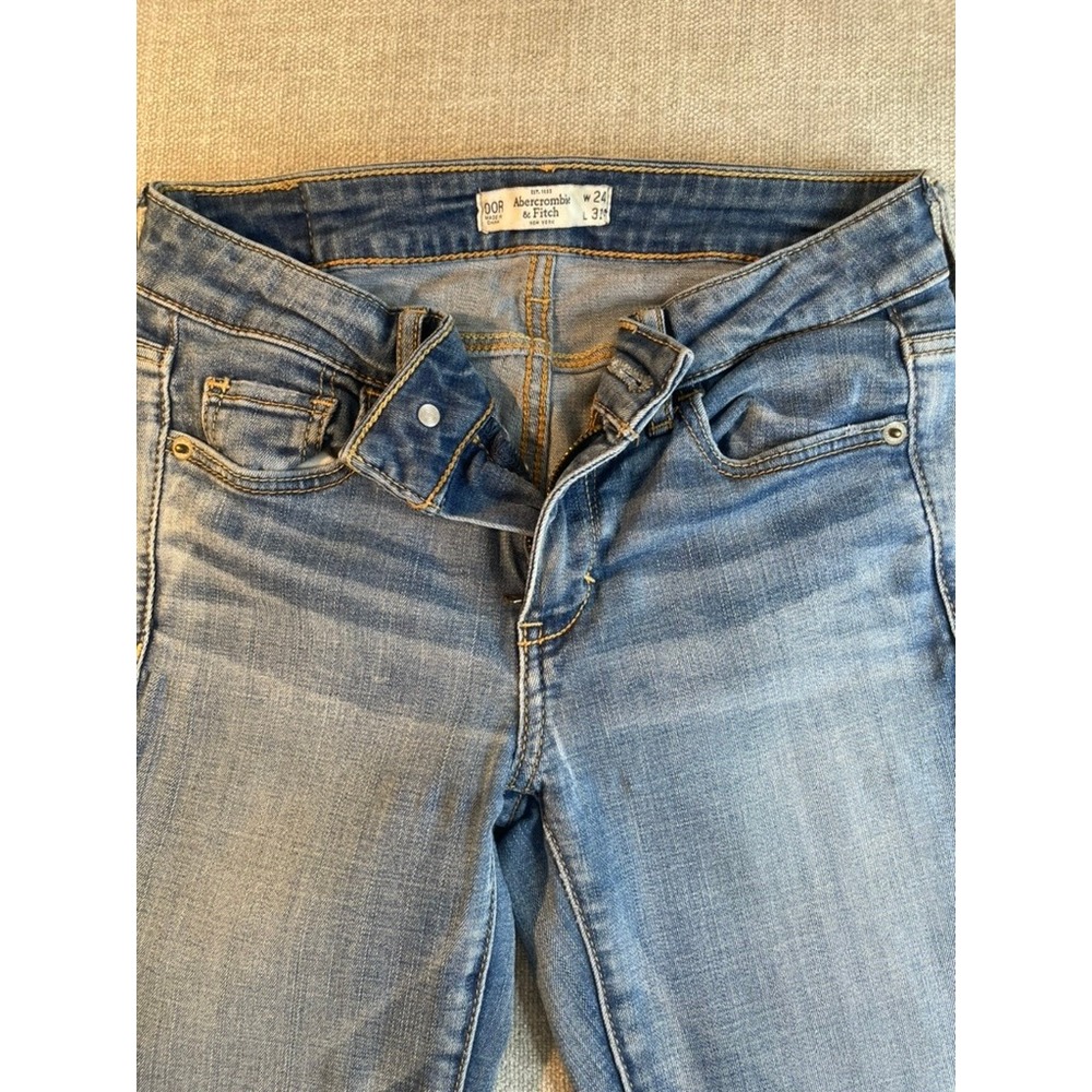 Abercrombie & Fitch Super Skinny Jeans Medium Wash Size 00R W24 L31